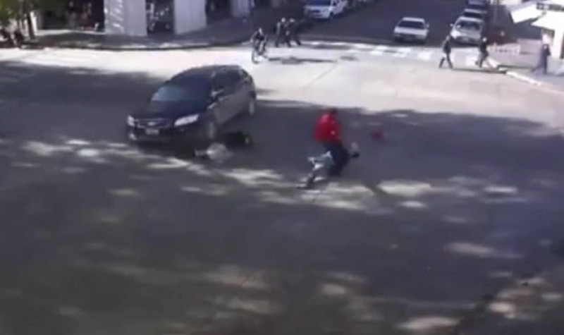 Un trabajador accidentado en 2013 protestar frente al Municipio